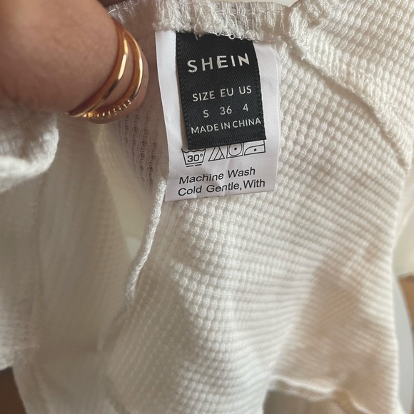 White top- can be worn 2 ways! - Picture 3 of 5